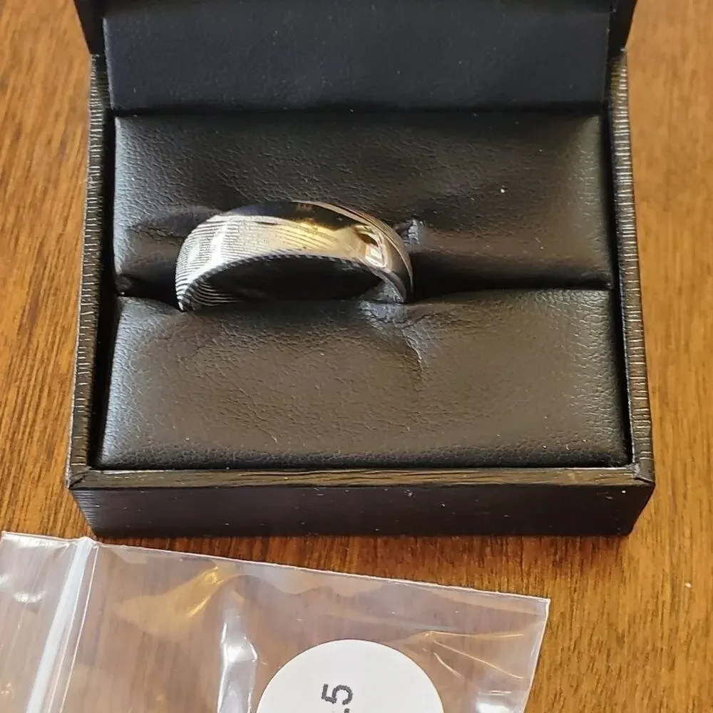 MEN'S‎ wedding ring size 11.5